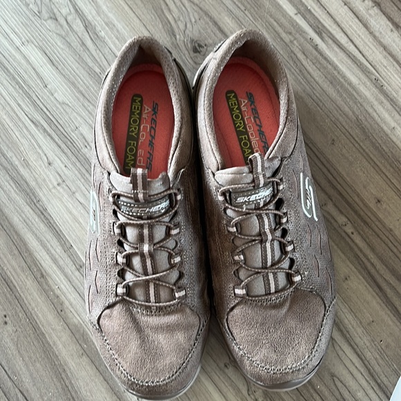 Skechers Air cooled memory foam SZ 9 sneakers. Preowned in great condition. - Picture 2 of 8